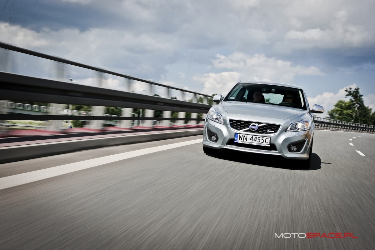 Volvo C30 D4 R Design - sport na niebiesko